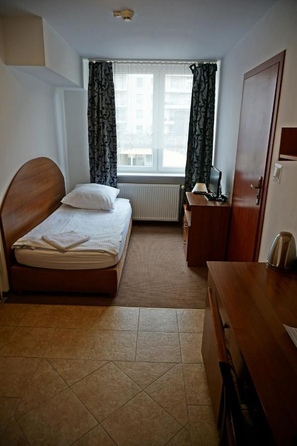 Scsk Brzezno Hostel Гданск Екстериор снимка